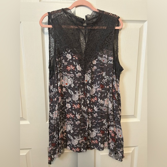 Torrid Grey Illusion Sharkbite gauze tank plus size 2x - Picture 3 of 9